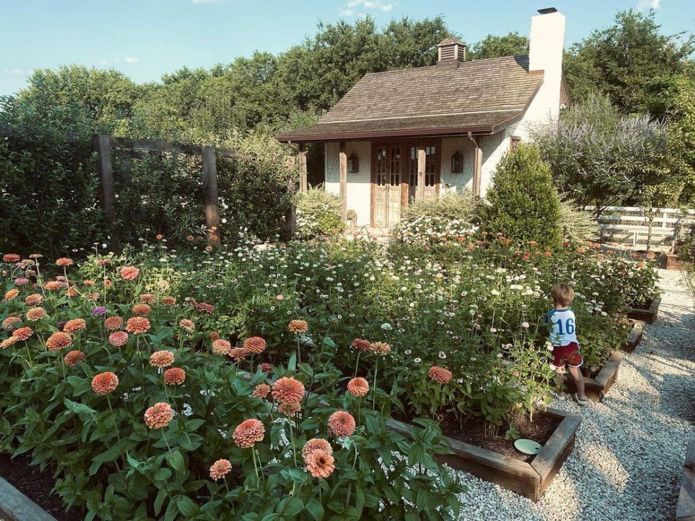 Tour Joanna Gaines Amp 39 Garden On Texas Property Photos Of Farm