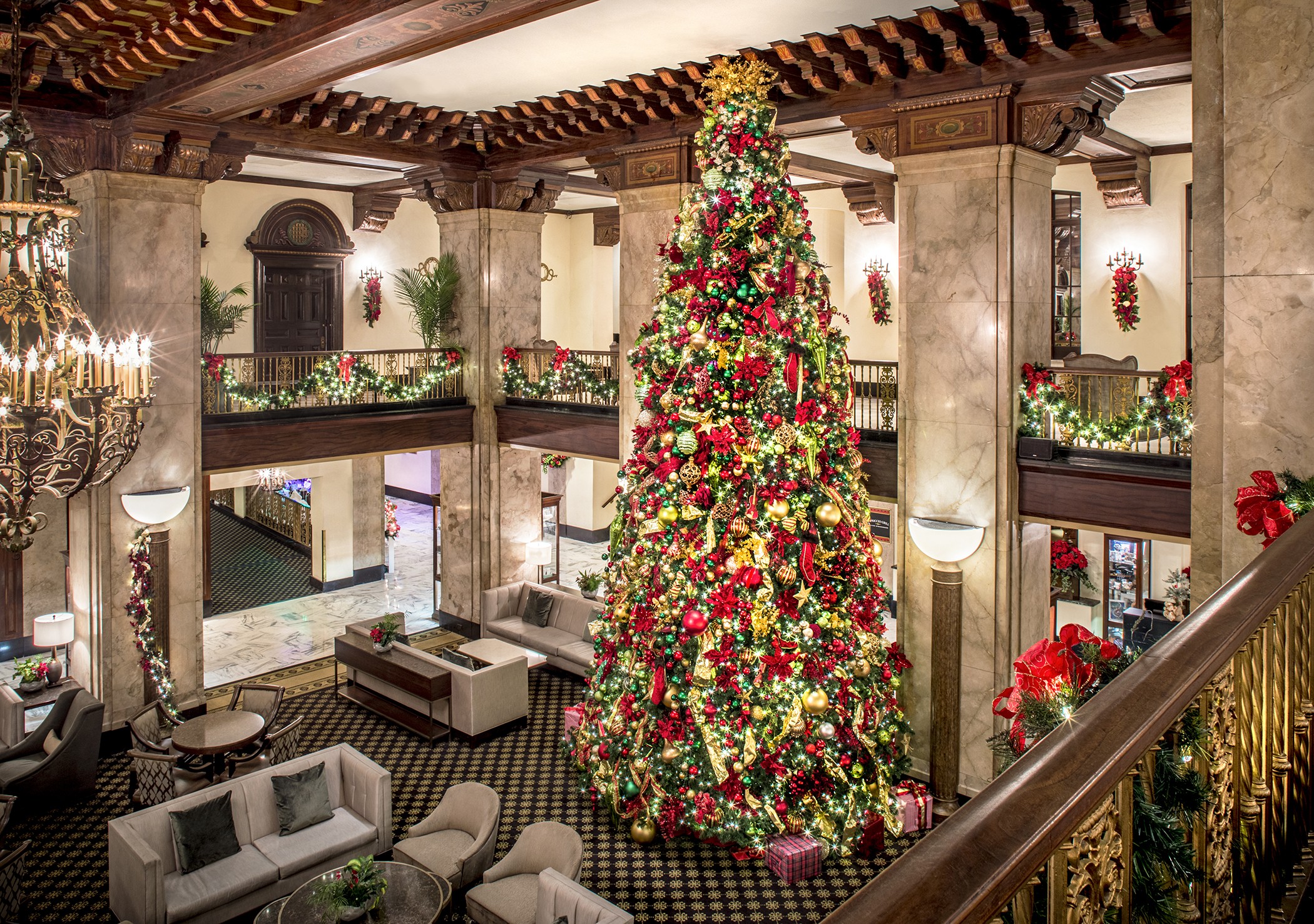 Up The Road The Iconic Peabody Hotel Celebrates Christmas Yourwilliamson Com