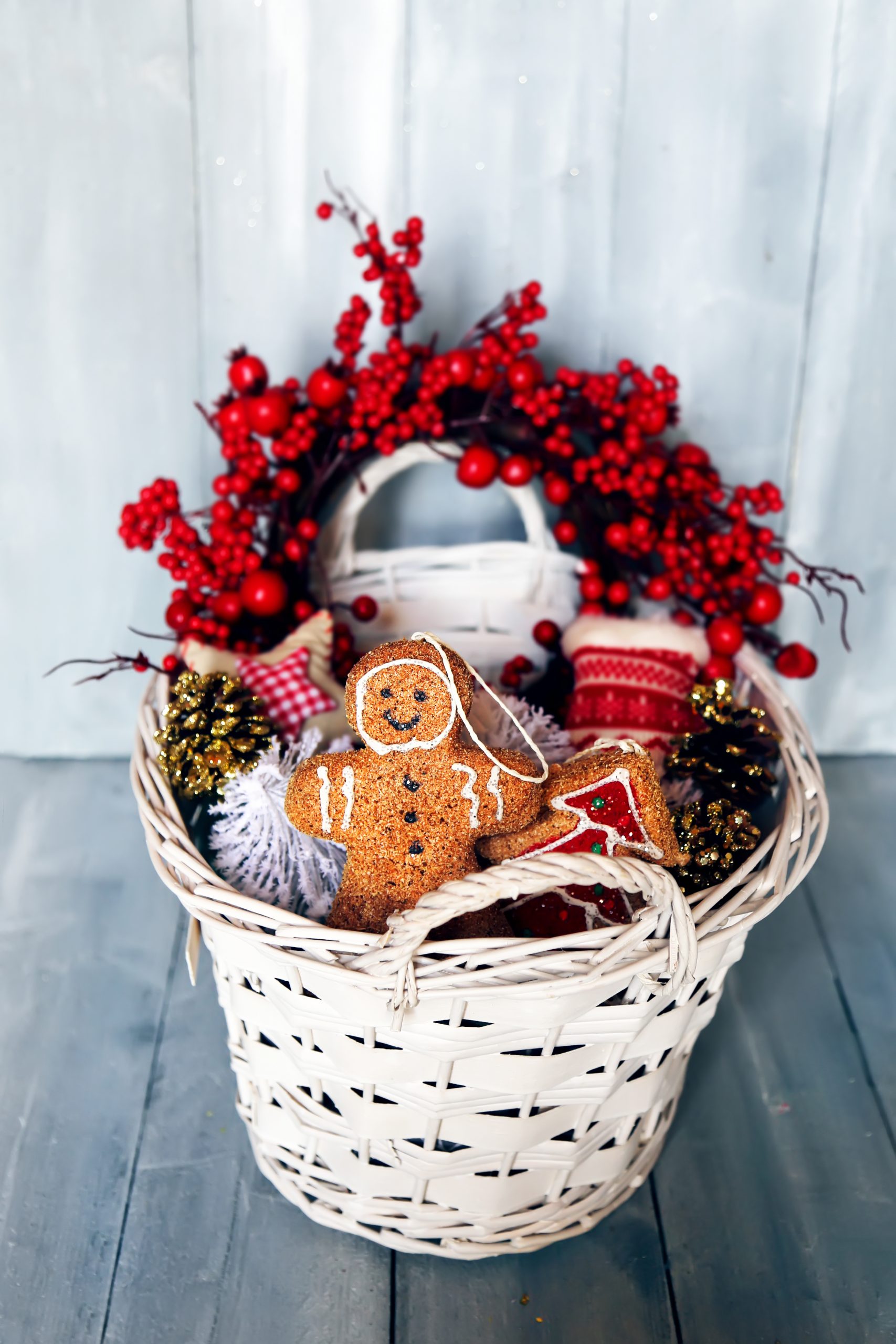 7 Stunning Ideas for Christmas Basket Decorations