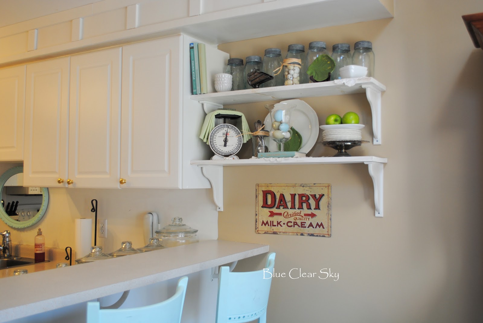 10 Decorative Ideas for Kitchen Shelves