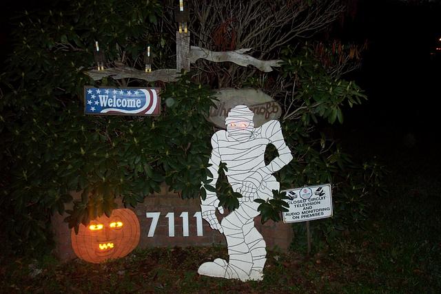 5 Tips for Timing Your Halloween Decorations