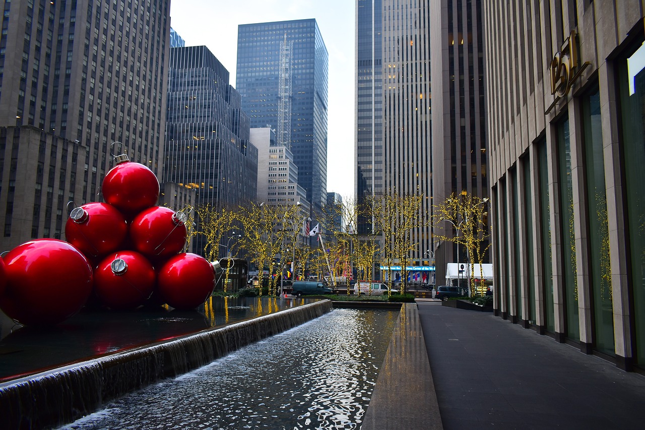 7 Must-See Christmas Decorations in NYC for 2023