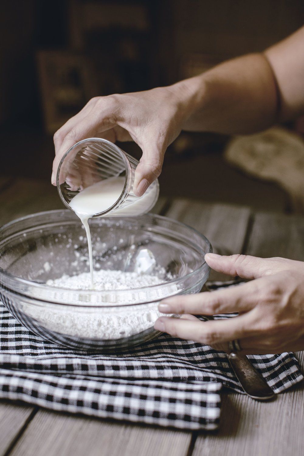 5 Tips for Prepping Your Cake Before Icing