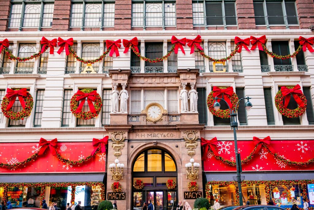 5 Reasons to Dismantle Holiday Decor After Epiphany in NYC