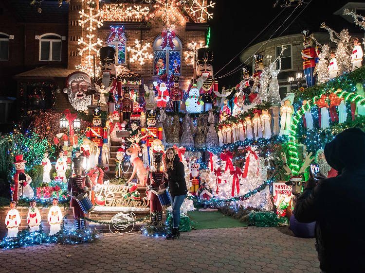 When Do NYC Christmas Decorations Come Down?