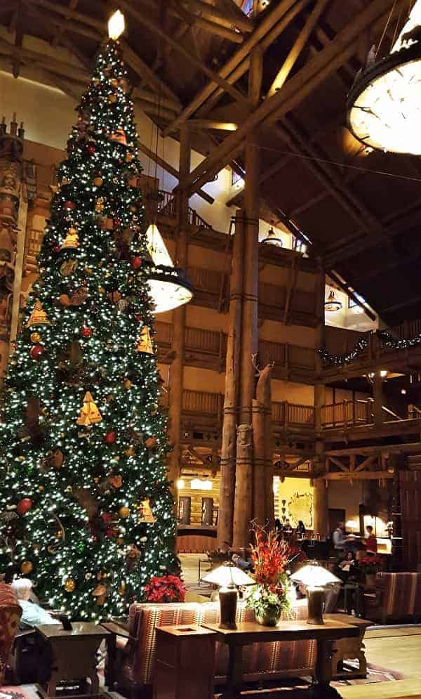 Disney Resorts' Christmas Decorations: When to See Them?