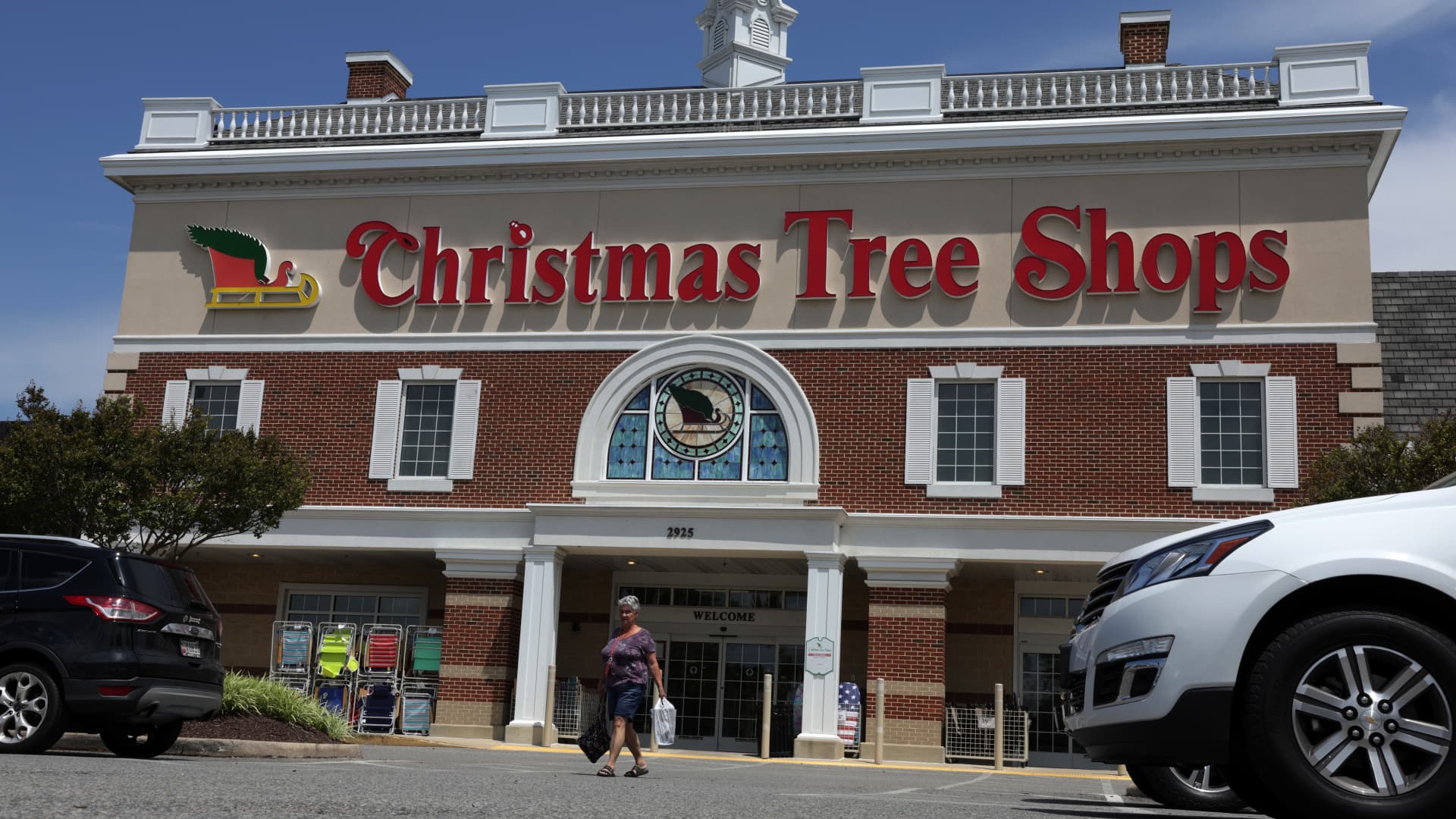 When Do Stores Clear Out Christmas Decorations?