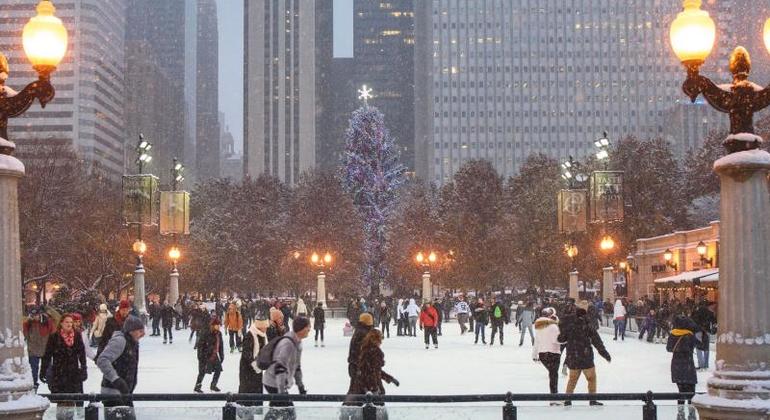 When Chicago Sparkles: Christmas Decorations Timeline