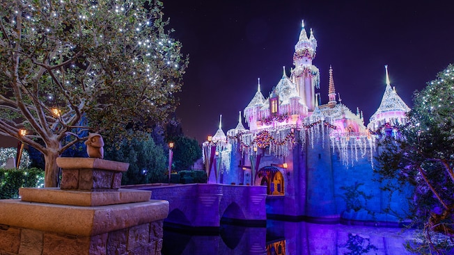 When Disneyland Ditches Its Holiday Decor: Dates and Details