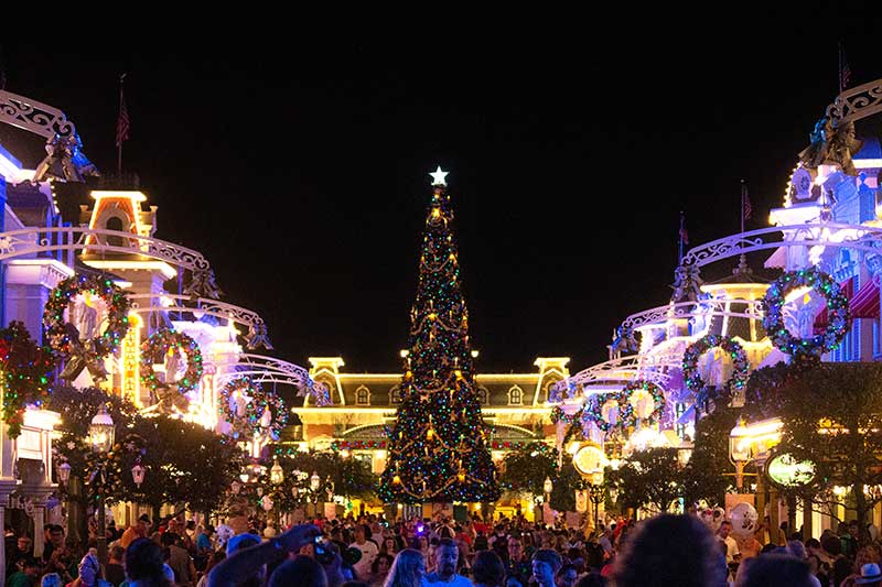 Discover When Disney's 2021 Christmas Decorations Go Up