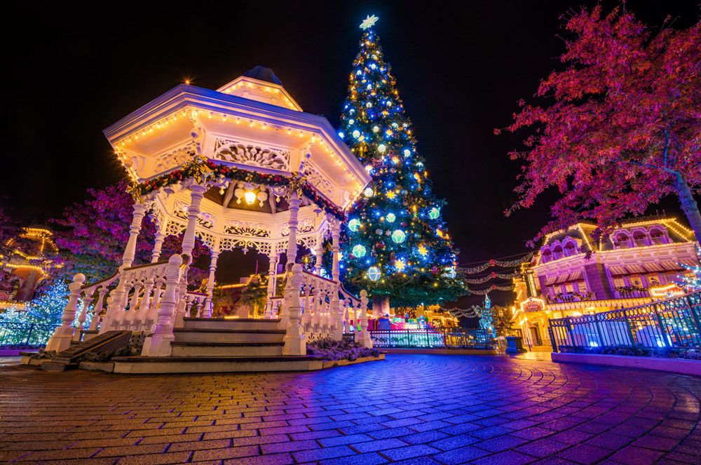 5 Ways Disneyland Dazzles with Christmas Decor 2023