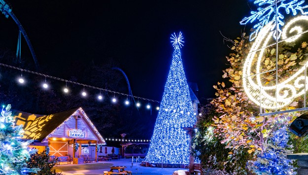 Discover Dollywood's Magical Christmas Decorations in 2019