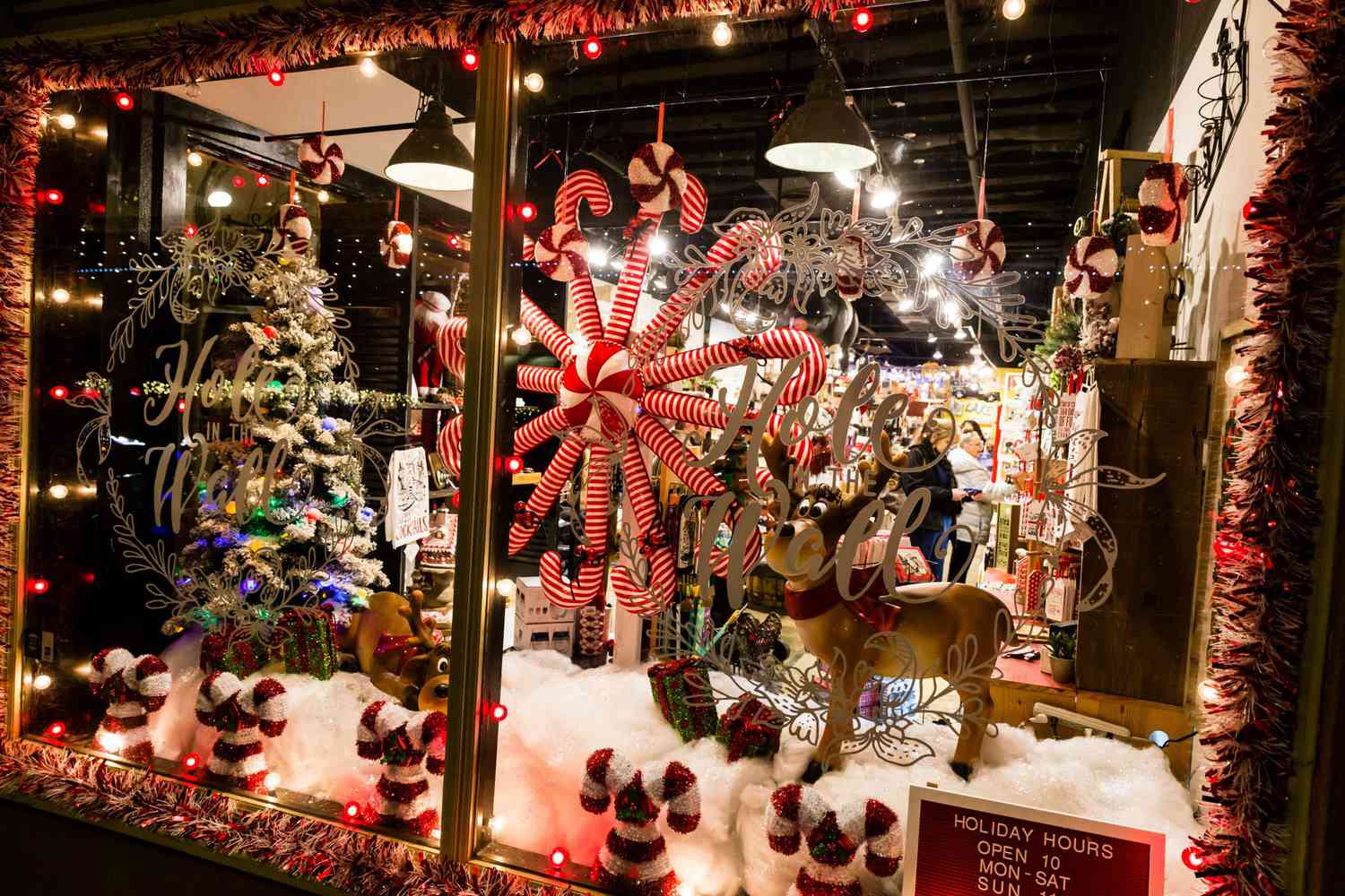 Grapevine's Christmas Decorations: When to Expect the Magic