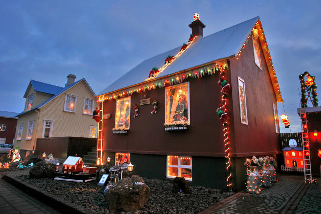 When Does Iceland Decorate For Christmas