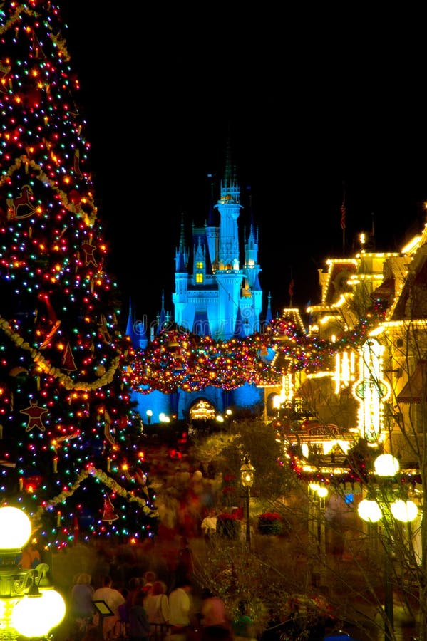 Magic Kingdom's 2015 Christmas Decor Setup Dates Revealed