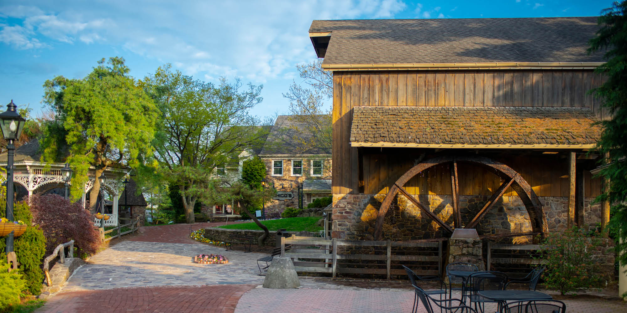 Peddler's Village Christmas Decor 2021: When to Visit