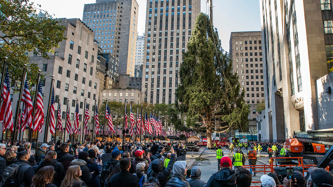 5 Key Dates for Rockefeller Center's Christmas Decor