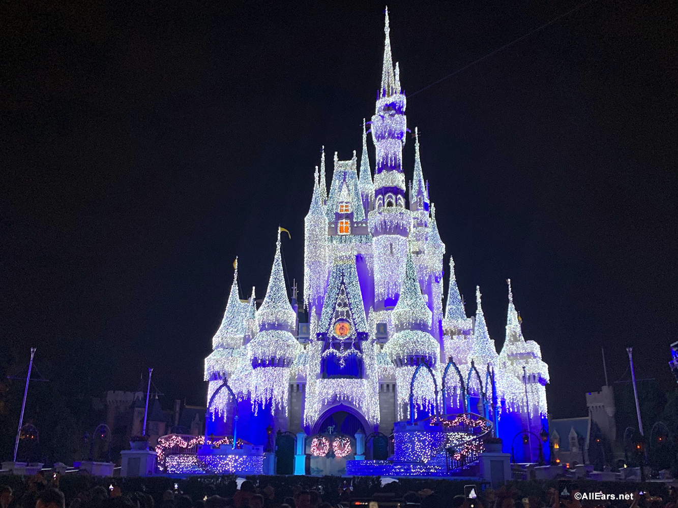 5 Must-See Spots for Disney World's Christmas Decor