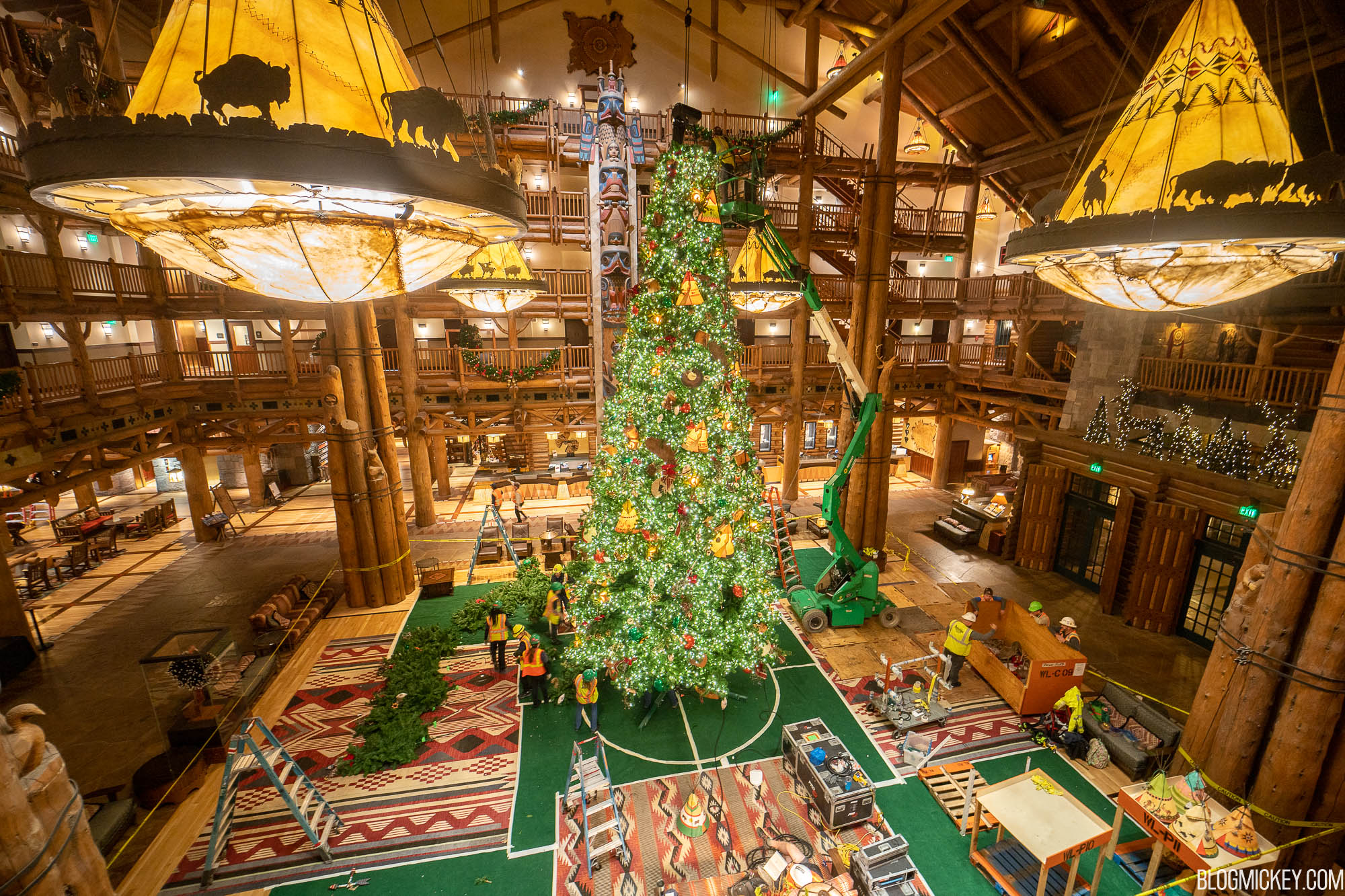 Wilderness Lodge Christmas Decorations Schedule Revealed