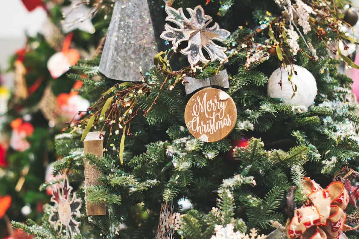 5 Signs It's Time to Take Down Your Holiday Decorations