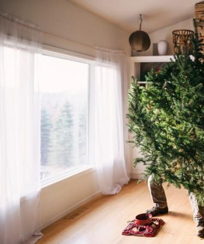 When to Pack Up Christmas Decorations?