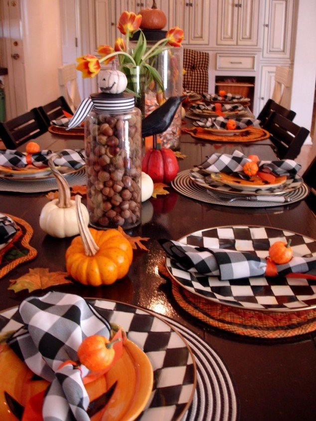 7 Perfect Times to Set Up Halloween Decorations