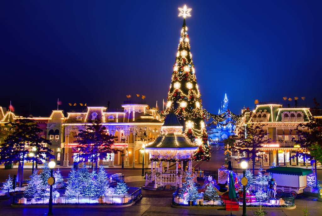 Disneyland Christmas Decorations Schedule for 2019