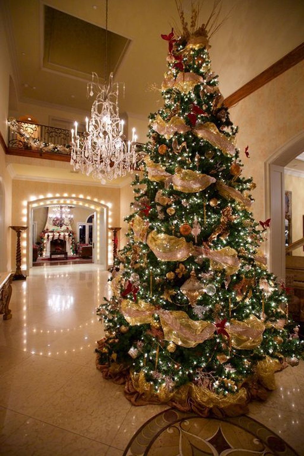 5 Best Places to Buy Christmas Tree Decorations