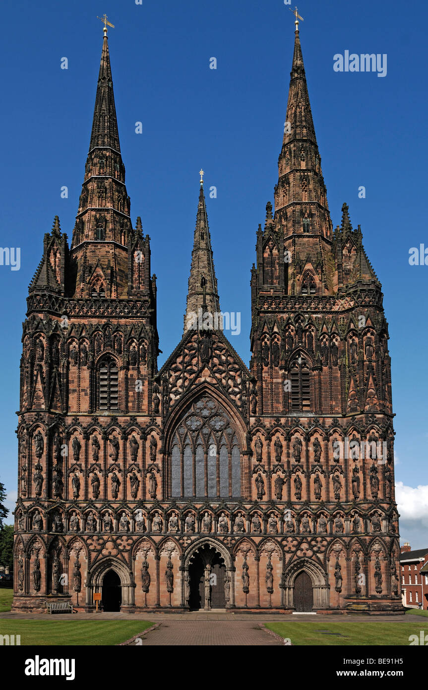 5 Iconic Cathedrals Showcasing Decorated Gothic Style