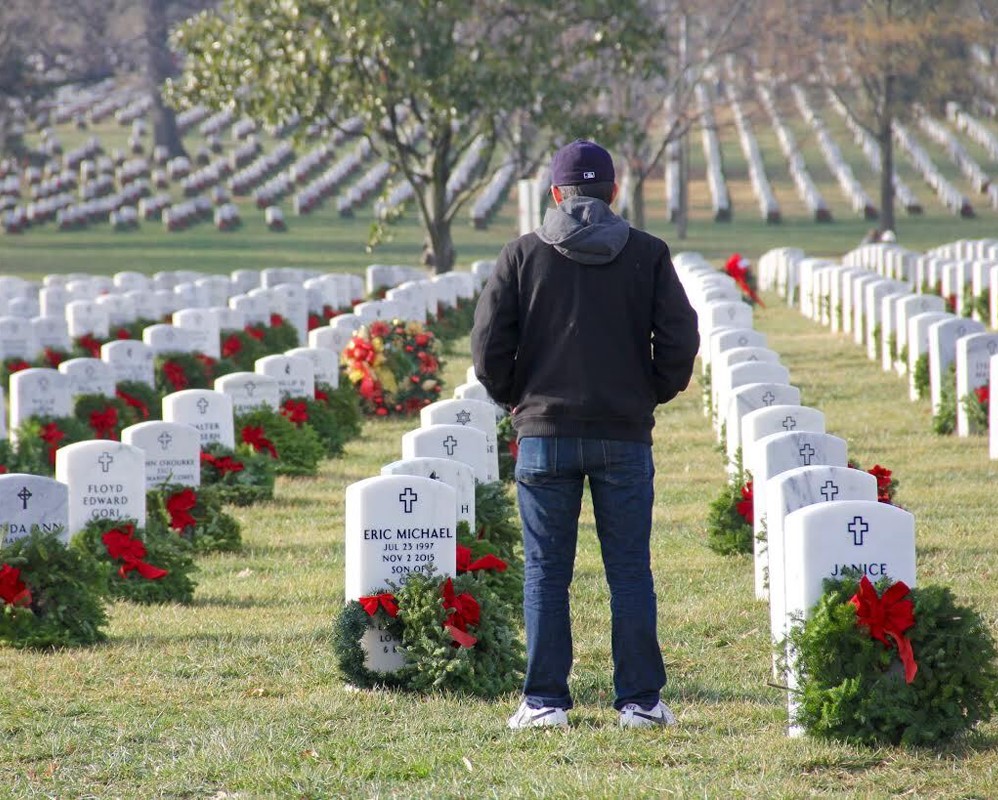 5 Reasons Wreaths Adorn Graves