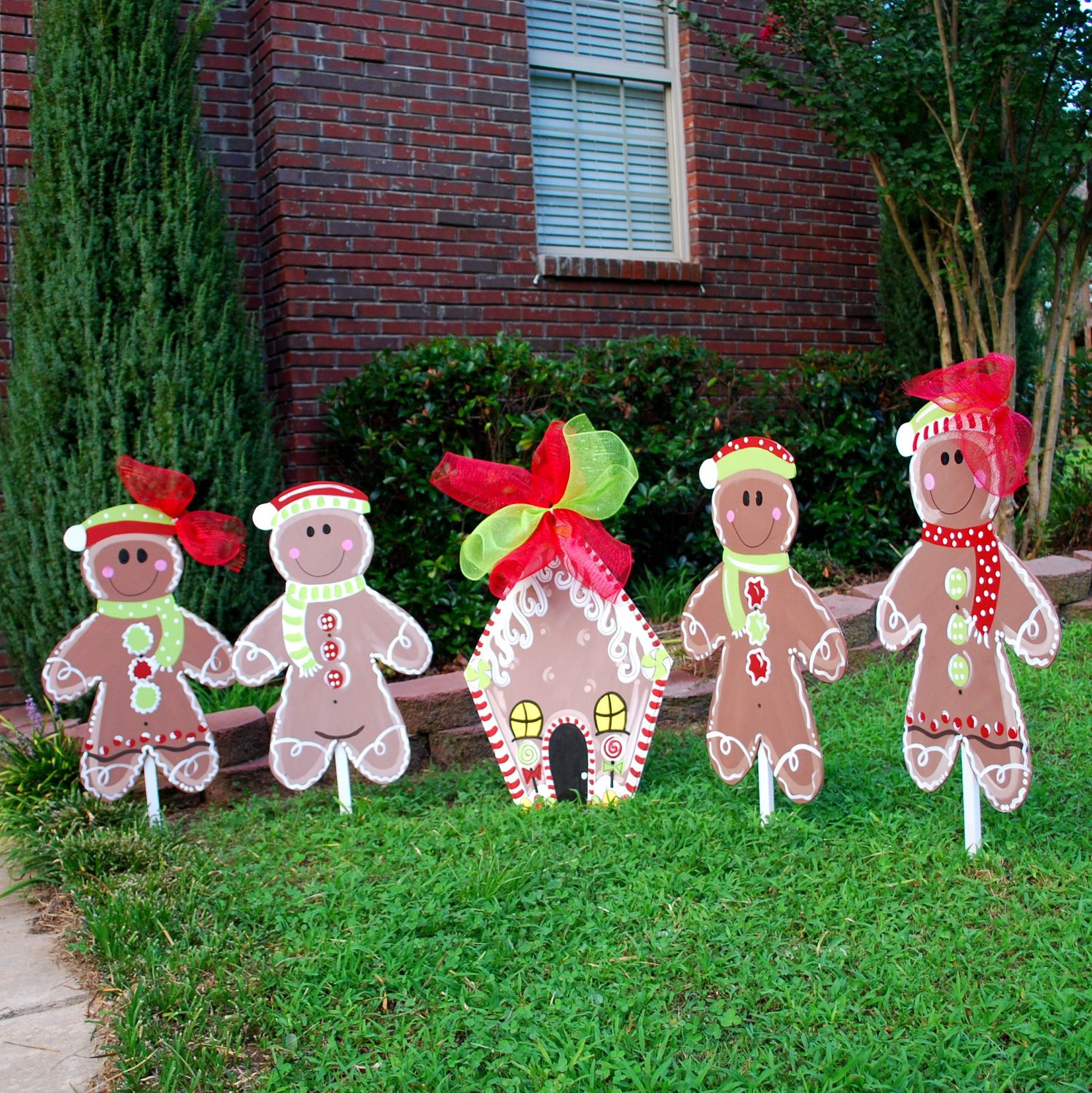 Why Decorate Your Yard For Christmas