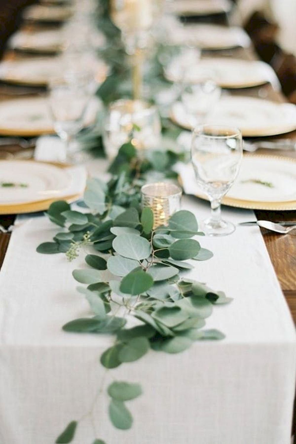 5 Ways Eucalyptus Elevates Table Decor