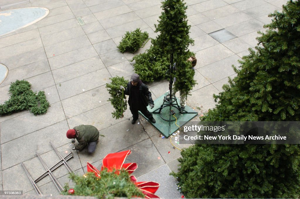 Workers From American Christmas Decorations Remove Holiday News Photo Getty Images