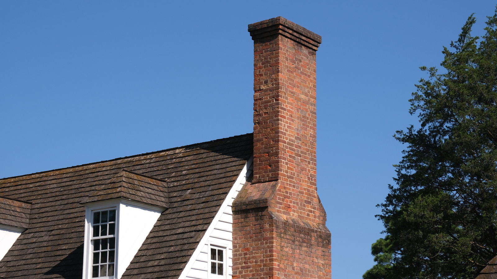 5 Ways to Style a Decorative Chimney in Your Home